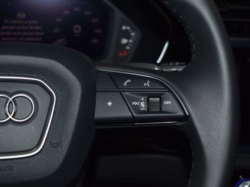 Certified 2025 Audi Q3 2.0T Premium w/ Convenience Package image 9