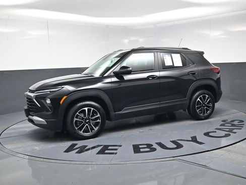 Certified 2025 Chevrolet TrailBlazer LT w/ Driver Confidence Package image 6