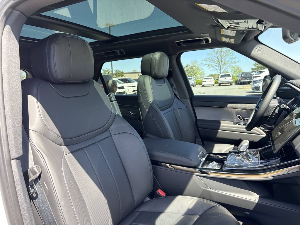 New 2025 Land Rover Range Rover Sport Dynamic SE AWD/4WD image 17