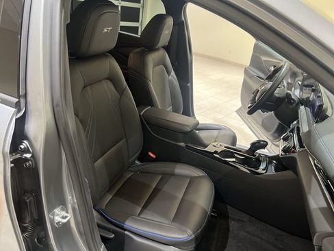 Used 2025 Buick Envista Sport Touring w/ Convenience II Package FWD image 22