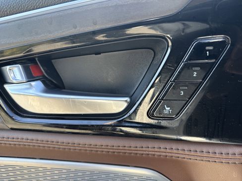 Used 2023 Acura MDX SH-AWD w/ Advance Package image 16