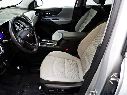Used 2021 Chevrolet Equinox LT w/ Driver Convenience Package image 8