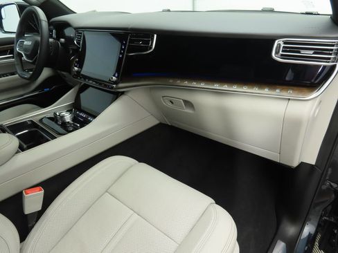 Used 2025 Jeep Grand Wagoneer 4WD w/ 8-Passenger Seating Package image 17