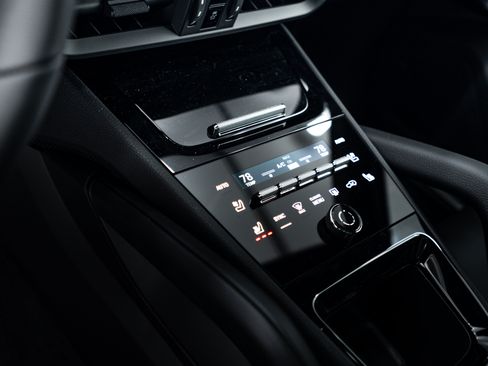 Certified 2026 Porsche Cayenne AWD/4WD image 15