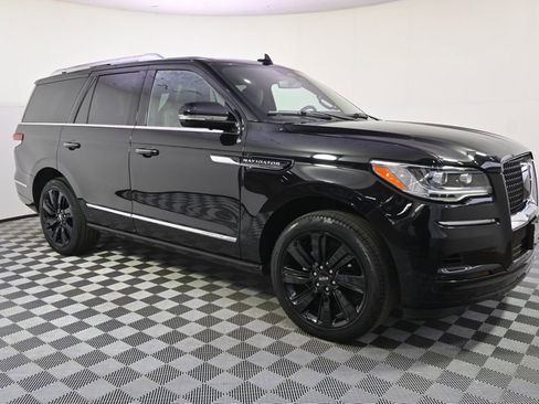 Used 2022 Lincoln Navigator Reserve image 8