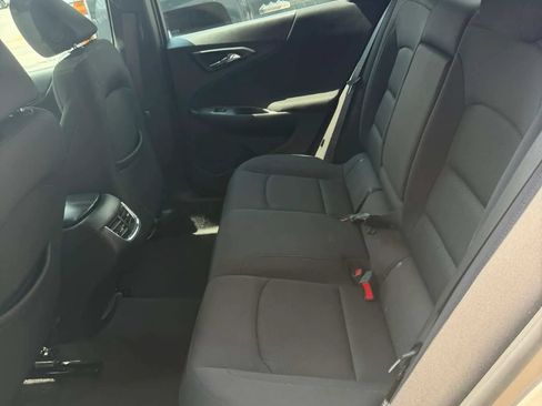 Used 2021 Toyota RAV4 LE AWD/4WD image 32