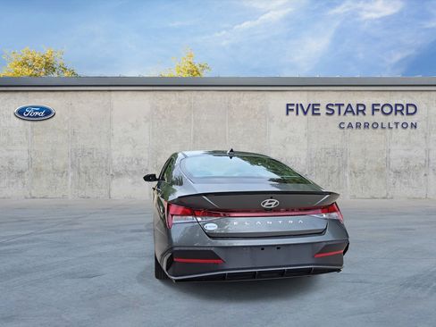 Used 2025 Hyundai Elantra Sport image 7