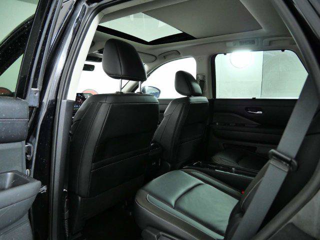Used 2024 Nissan Pathfinder SL w/ SL Premium Package AWD/4WD image 21