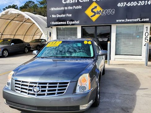 Used 2006 Cadillac DTS w/ Trunk Convenience Package image 2