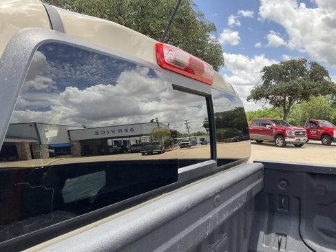 Used 2024 GMC Canyon AT4 w/ LPO, Off Road Lift Package AWD/4WD image 15