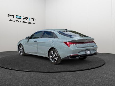 Used 2022 Hyundai Elantra SEL w/ Convenience + Premium Package FWD image 7