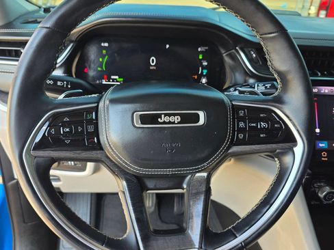 Used 2022 Jeep Grand Cherokee Overland AWD/4WD image 18