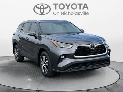 Used 2024 Toyota Highlander XLE AWD/4WD image 8