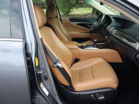 Used 2014 Lexus LS 460 AWD w/ Comfort Package image 22