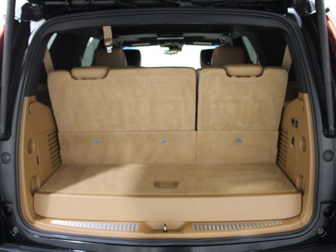 Used 2017 Cadillac Escalade Platinum image 25