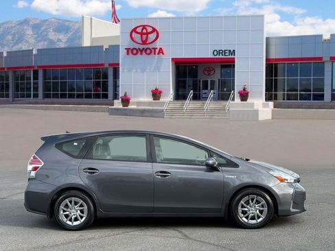 Used 2016 Toyota Prius V Four FWD image 3