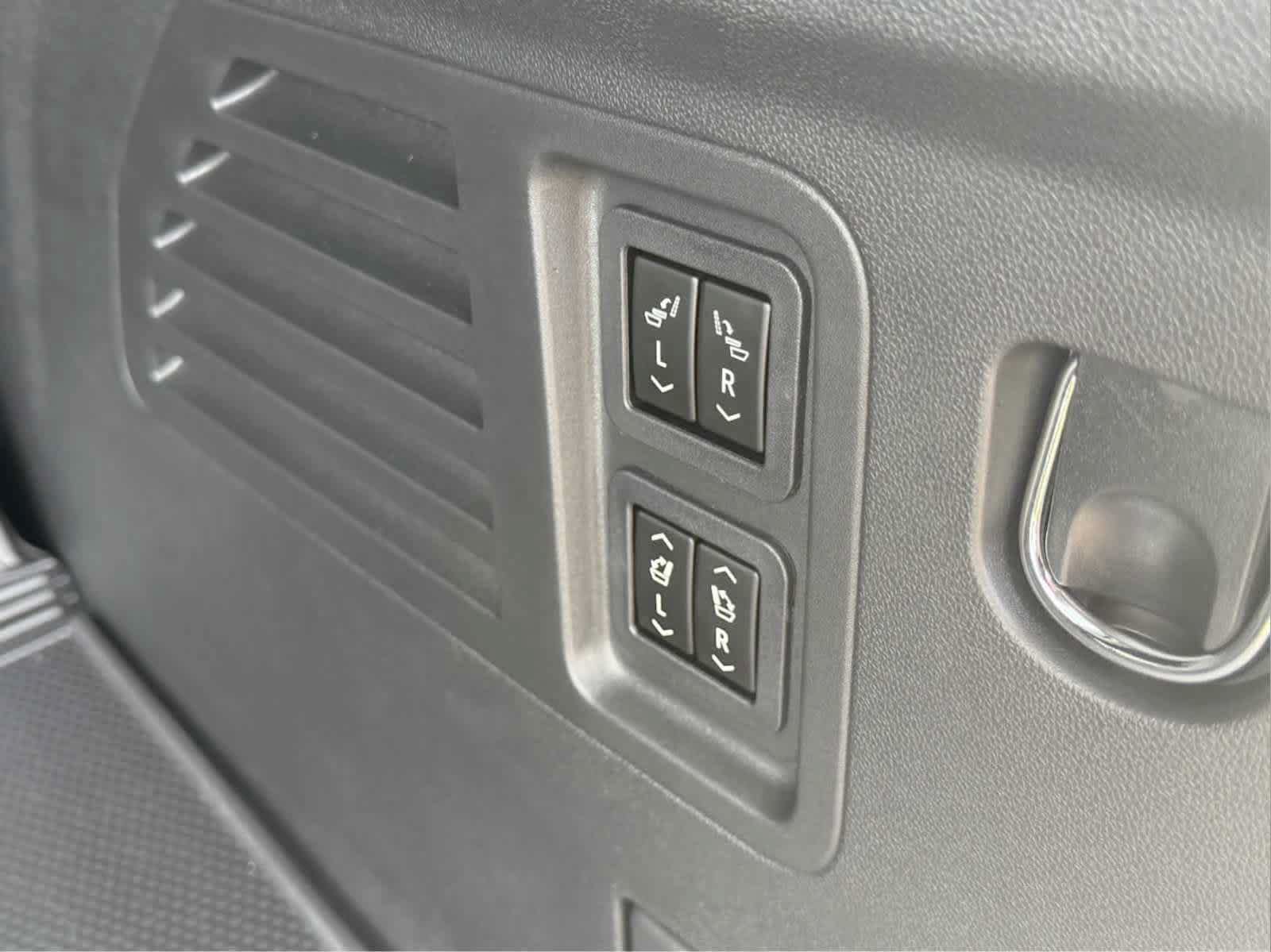 New 2026 Chevrolet Traverse RS w/ LPO, Floor Liner Package FWD image 14