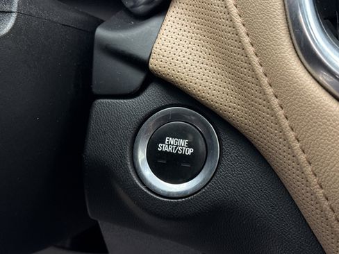 Used 2023 Chevrolet Equinox Premier image 23