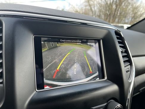 Used 2018 Jeep Grand Cherokee Laredo image 26