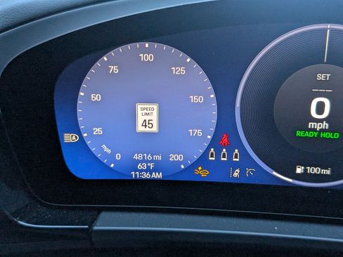 Used 2025 Porsche Macan Electric image 38