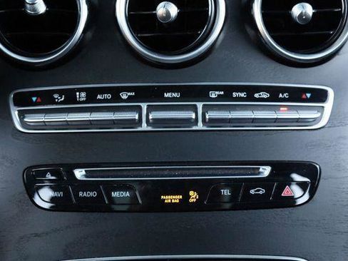 Used 2019 Mercedes-Benz GLC 300 4MATIC image 34