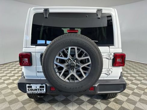 Used 2025 Jeep Wrangler Unlimited Sahara AWD/4WD image 12