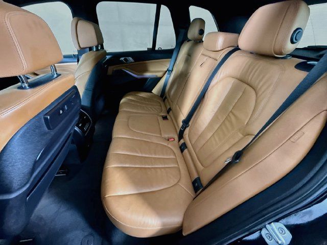 Used 2019 BMW X5 xDrive50i w/ M Sport Package AWD/4WD image 26