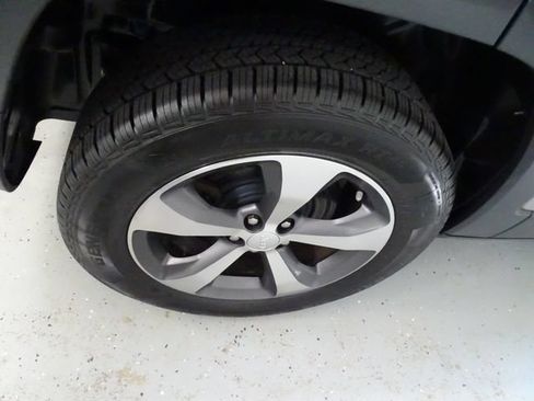 Used 2019 Jeep Cherokee Limited AWD/4WD image 30