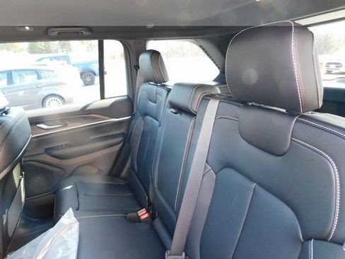 New 2025 Jeep Grand Cherokee Limited w/ Black Appearance Package image 36