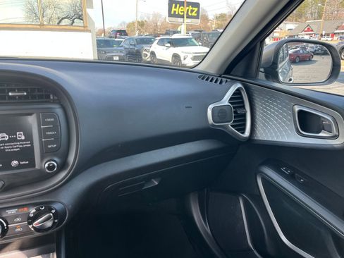 Used 2025 Kia Soul LX w/ LX Technology Package image 29
