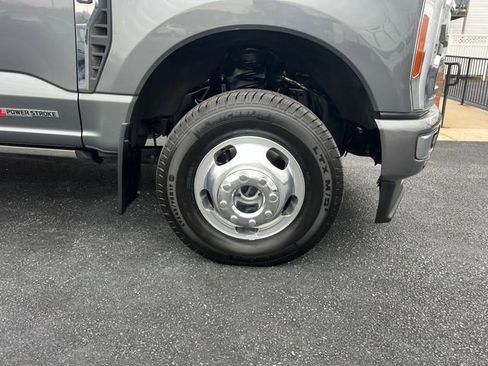 Used 2023 Ford F350 Platinum image 11