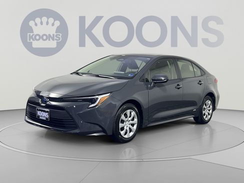 Used 2025 Toyota Corolla LE AWD/4WD image 5