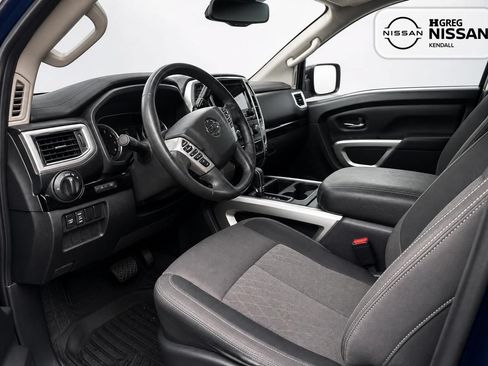 Used 2021 Nissan Titan SV w/ SV Convenience Package RWD image 5