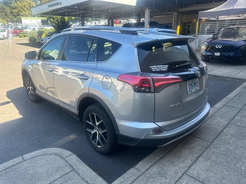Used 2017 Toyota RAV4 SE FWD image 3
