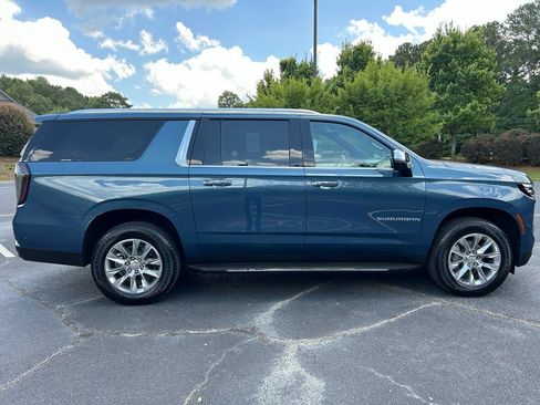 Used 2025 Chevrolet Suburban Premier w/ Sun And Tow Package RWD image 25