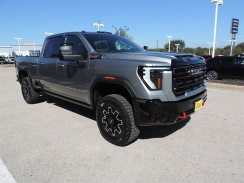 Certified 2025 GMC Sierra 2500 AT4X image 3