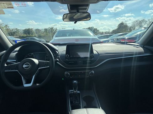 Used 2025 Nissan Altima 2.5 SV image 32