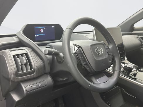 Used 2024 Toyota bZ4X XLE w/ Weather Package image 7