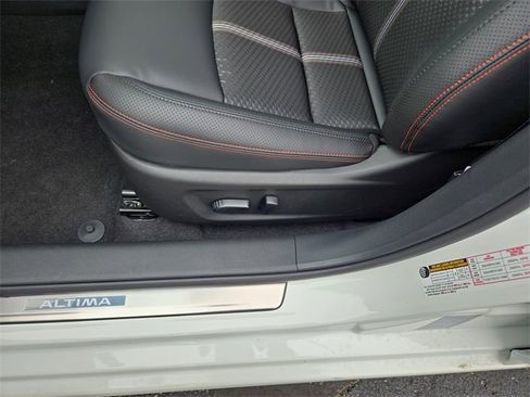 New 2025 Nissan Altima 2.5 SR image 30