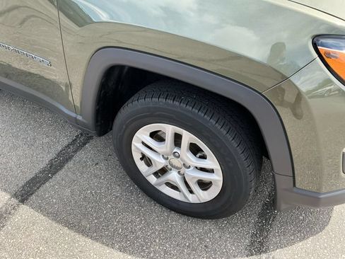 Used 2018 Jeep Compass Sport w/ Cold Weather Group AWD/4WD image 16