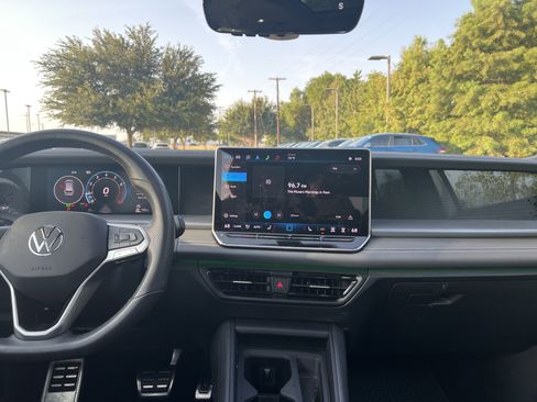 Certified 2025 Volkswagen Tiguan SE R-Line FWD image 26