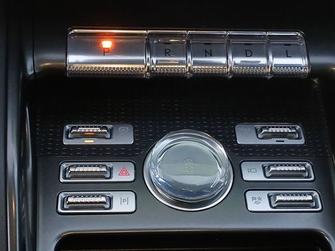 Used 2024 Lincoln Nautilus Premier w/ Jet Appearance Package image 16