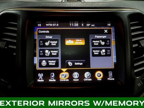 Used 2015 Jeep Cherokee Limited w/ Luxury Group image 19