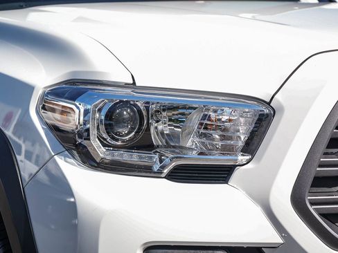 Certified 2021 Toyota Tacoma TRD Off-Road w/ Technology Package image 4