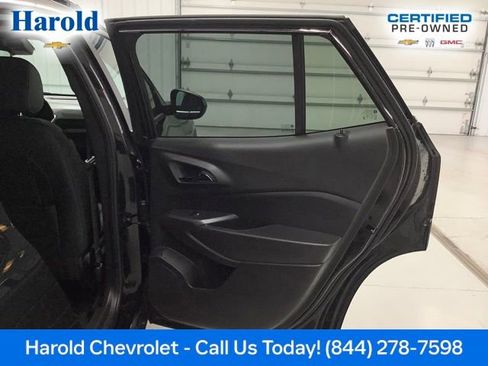 Certified 2025 Chevrolet Trax RS FWD image 11