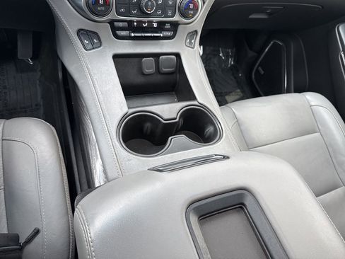 Used 2018 Chevrolet Suburban LT image 22