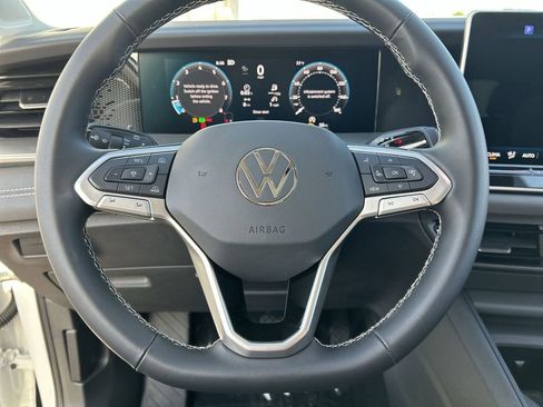 New 2026 Volkswagen Tiguan SE FWD image 19