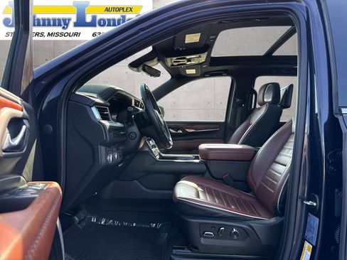 Used 2023 GMC Yukon XL Denali Ultimate AWD/4WD image 12