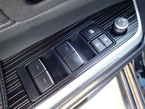 Used 2025 Toyota Sienna XLE Woodland Edition image 15