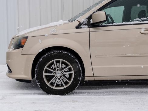 Used 2014 Dodge Grand Caravan R/T image 19